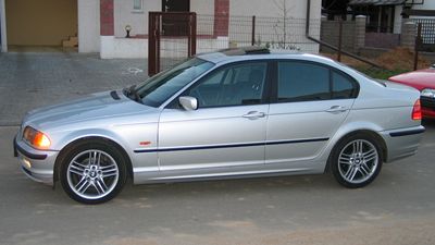 Автостекла BMW 3 E46 c установкой в Москве